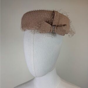 Vintage 1960s Camel Tan Women's Pillbox Hat with Rhinestone Bow